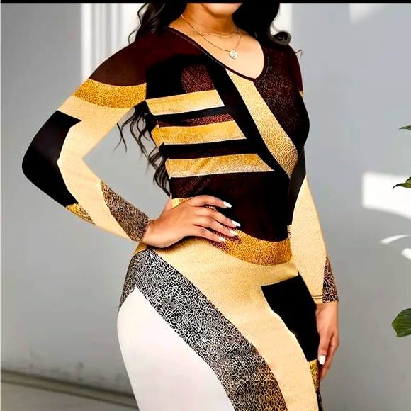 NWOT Elegant Bodycon Midi Tank V-Neck Dress 🌹 - Picture 2 of 5